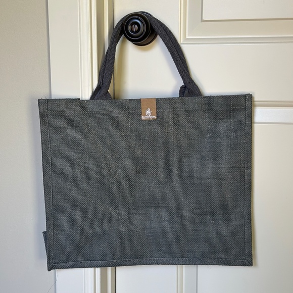 5 for $15 ๐ฆ EMIRATES | First Class Tote Bag in Grey Jute - Picture 1 of 3